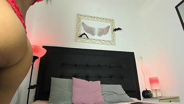 Nyra 18 online show from October 18, 2025, 9:04 pm