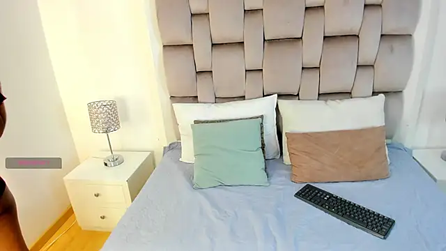 ChikiBom28 online show from October 9, 2025, 7:45 pm