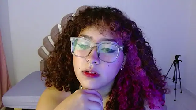 BlueeVelvet online show from September 29, 2025, 11:31 pm