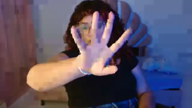 BlueeVelvet online show from October 7, 2025, 3:25 am