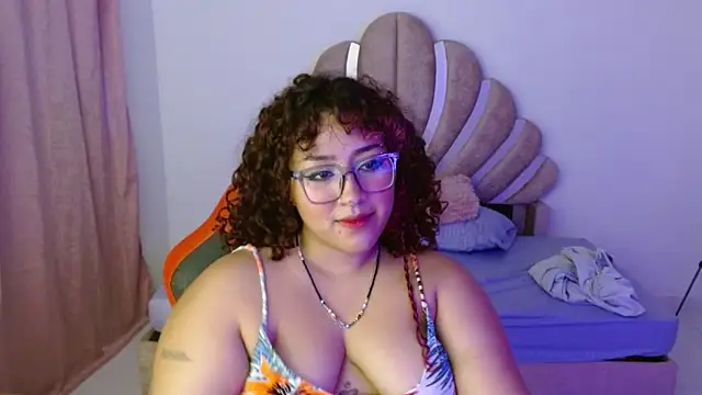 BlueeVelvet online show from October 7, 2025, 10:18 pm