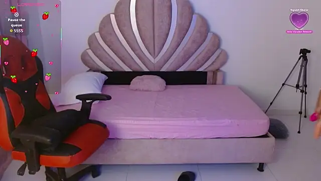 BlueeVelvet online show from October 27, 2025, 12:47 am