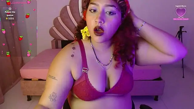 BlueeVelvet online show from October 29, 2025, 11:17 pm