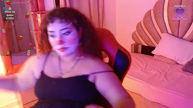 BlueeVelvet online show from October 31, 2025, 10:44 pm