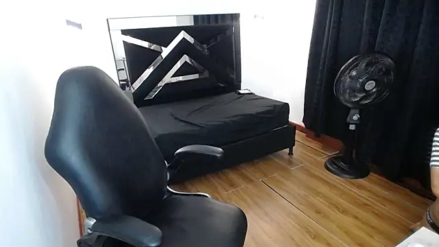 MarianaRojas  online show from January 15, 2026, 3:00 am