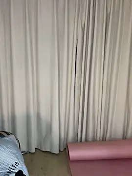 Snapshot of Luoo- chatting on September 28, 2025, 8:25 pm Luoo- online show from September 28, 2025, 8:25 pm