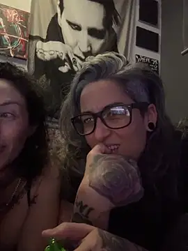 Snapshot of inkdmagz chatting on April 1, 2026, 8:59 am inkdmagz online show from April 1, 2026, 8:59 am