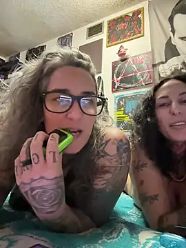 Snapshot of inkdmagz chatting on April 13, 2026, 2:06 am inkdmagz online show from April 13, 2026, 2:06 am