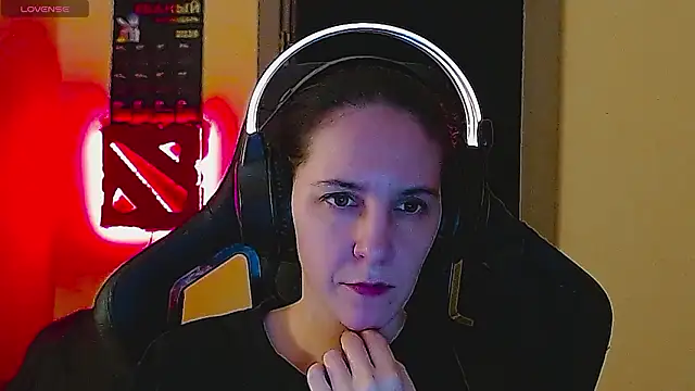 Irwi Tomboy online show from February 15, 2026, 4:25 pm