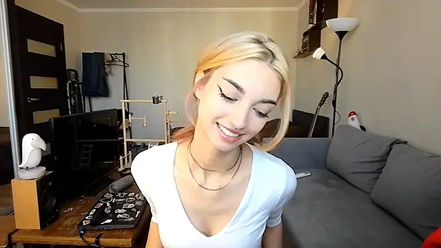 JillianBozak online show from October 3, 2025, 9:17 am