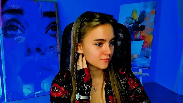 Snapshot of JuneWoods chatting on October 15, 2025, 6:35 am JuneWoods online show from October 15, 2025, 6:35 am