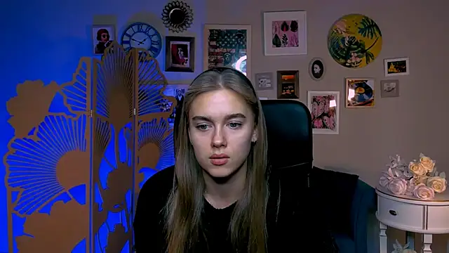 Snapshot of JuneWoods chatting on November 10, 2025, 6:56 am JuneWoods online show from November 10, 2025, 6:56 am