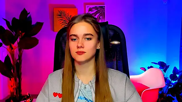 Snapshot of JuneWoods chatting on November 13, 2025, 7:40 am JuneWoods online show from November 13, 2025, 7:40 am