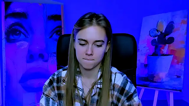 Snapshot of JuneWoods chatting on November 17, 2025, 6:30 am JuneWoods online show from November 17, 2025, 6:30 am