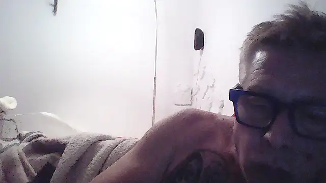 Snapshot of Andyrsdick chatting on October 6, 2025, 10:51 pm Andyrsdick online show from October 6, 2025, 10:51 pm