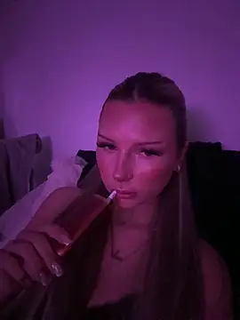 blondeeee online show from February 25, 2026, 5:55 pm