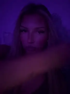 blondeeee online show from March 25, 2026, 5:52 pm