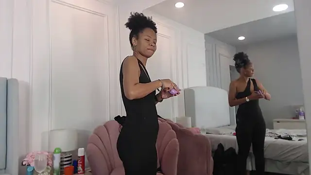 ChantalGarner online show from December 2, 2025, 12:54 pm