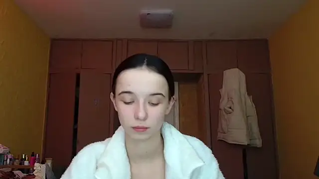 Emilia Light online show from February 19, 2026, 7:59 am