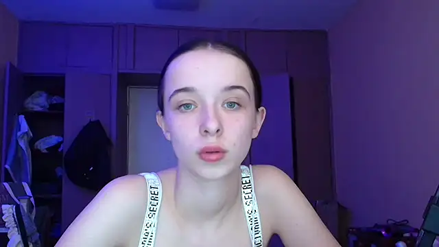 Emilia Light online show from March 12, 2026, 1:39 pm