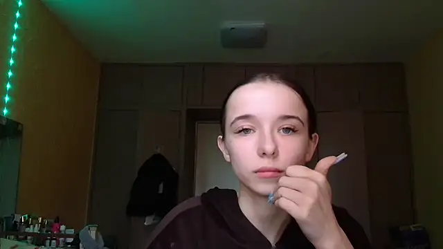 Emilia Light online show from April 10, 2026, 10:09 am