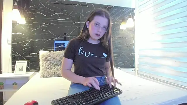 ZOE LE online show from January 17, 2026, 11:37 am