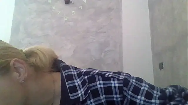 GoldenAngelMilf online show from April 1, 2026, 1:23 pm