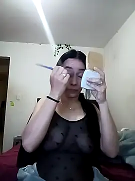 Snapshot of YaraDuartee chatting on October 12, 2025, 8:19 pm YaraDuartee online show from October 12, 2025, 8:19 pm