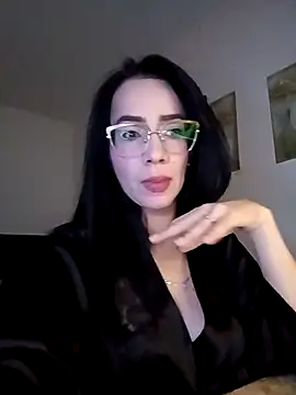 Snapshot of YaraDuartee chatting on October 17, 2025, 7:49 pm YaraDuartee online show from October 17, 2025, 7:49 pm