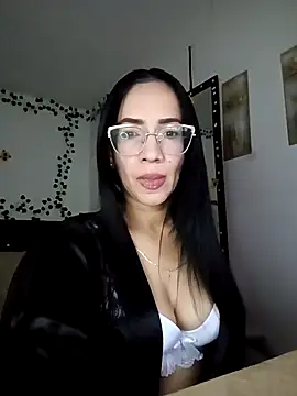 Snapshot of YaraDuartee chatting on October 23, 2025, 10:08 pm YaraDuartee online show from October 23, 2025, 10:08 pm