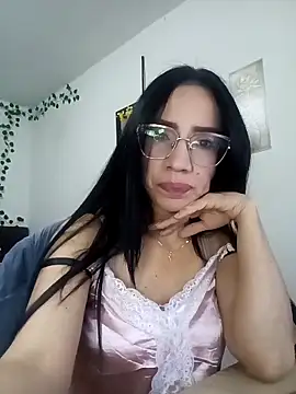 Snapshot of YaraDuartee chatting on November 2, 2025, 8:44 pm YaraDuartee online show from November 2, 2025, 8:44 pm