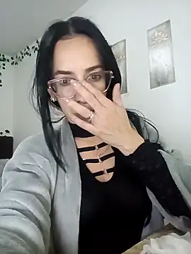 Snapshot of YaraDuartee chatting on November 27, 2025, 11:29 pm YaraDuartee online show from November 27, 2025, 11:29 pm