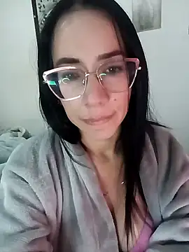 Snapshot of YaraDuartee chatting on November 29, 2025, 9:40 pm YaraDuartee online show from November 29, 2025, 9:40 pm