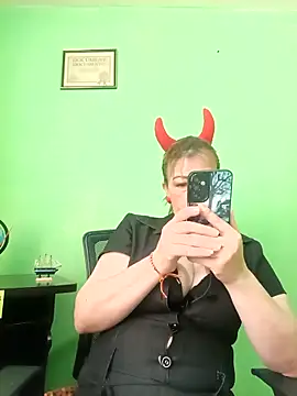 VANESSA  01 online show from November 1, 2025, 2:08 pm