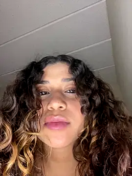 Snapshot of Sofi-Glow chatting on October 2, 2025, 9:11 pm Sofi-Glow online show from October 2, 2025, 9:11 pm