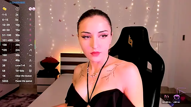 AmyVilvet  online show from November 9, 2025, 9:02 pm