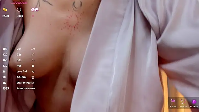 AmyVilvet  online show from April 5, 2026, 10:40 pm