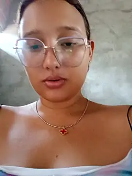 Snapshot of young_dairy01 chatting on October 14, 2025, 12:28 pm young dairy01 online show from October 14, 2025, 12:28 pm