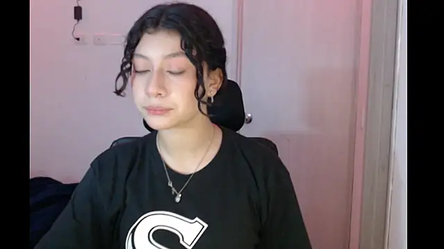 Ivonnybonn online show from November 20, 2025, 7:08 am