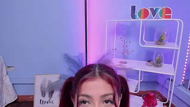 KathiaSaenz  online show from December 5, 2025, 4:21 am