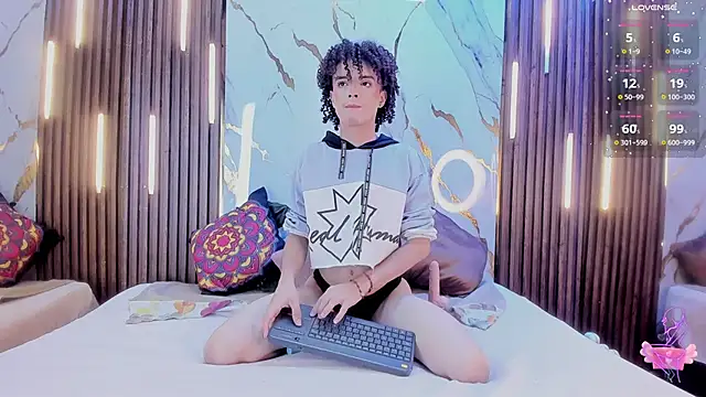 Snapshot of NoahVidall chatting on October 4, 2025, 5:27 am NoahVidall online show from October 4, 2025, 5:27 am