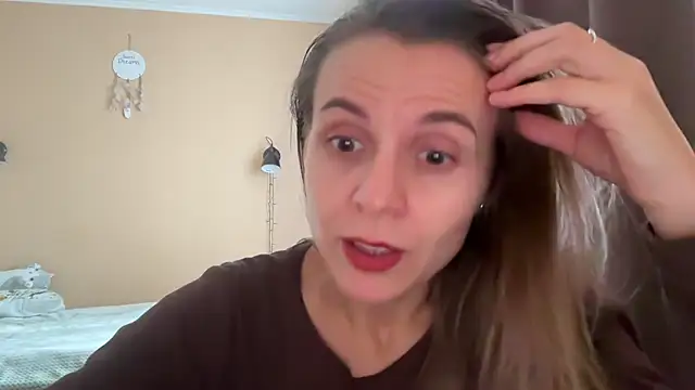 AnnieLove7722 online show from October 6, 2025, 12:57 pm