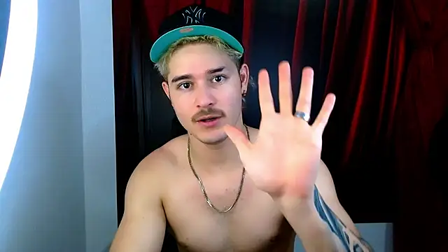 AlexPiersss online show from November 5, 2025, 7:03 pm