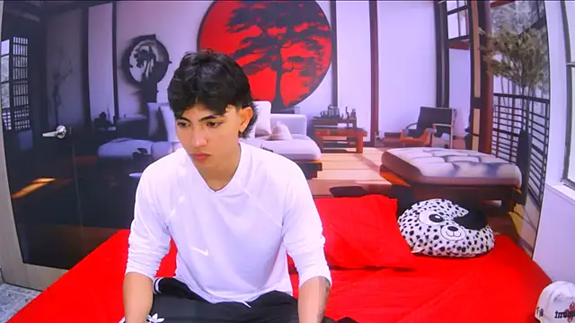 Snapshot of RomeoMillerr chatting on October 2, 2025, 8:05 pm RomeoMillerr online show from October 2, 2025, 8:05 pm