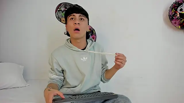 Snapshot of XaanderGrey chatting on October 9, 2025, 7:56 pm XaanderGrey online show from October 9, 2025, 7:56 pm