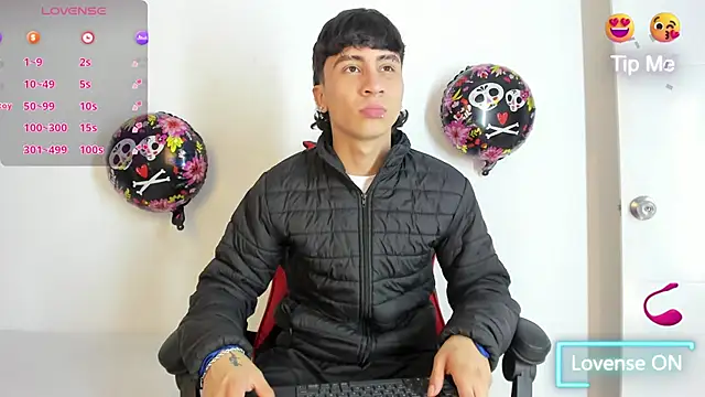 Snapshot of XaanderGrey chatting on October 18, 2025, 7:36 pm XaanderGrey online show from October 18, 2025, 7:36 pm