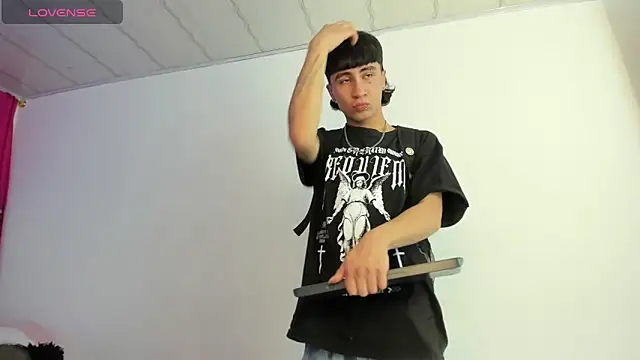 Snapshot of XaanderGrey chatting on November 7, 2025, 7:25 pm XaanderGrey online show from November 7, 2025, 7:25 pm