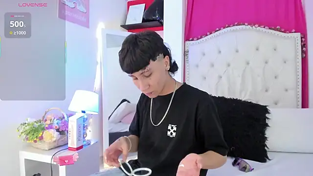 Snapshot of XaanderGrey chatting on November 15, 2025, 8:27 pm XaanderGrey online show from November 15, 2025, 8:27 pm