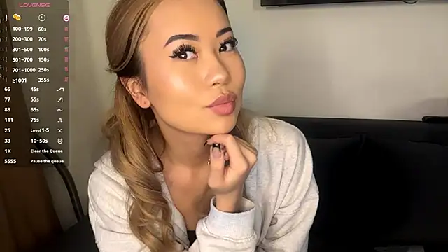 Ur neighbor Kira online show from March 1, 2026, 12:51 pm