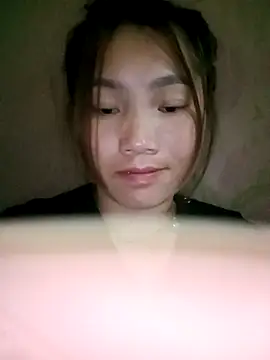 min-xinh online show from October 19, 2025, 9:48 pm